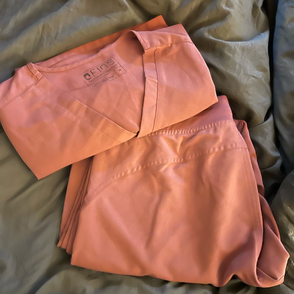 Figs scrubs